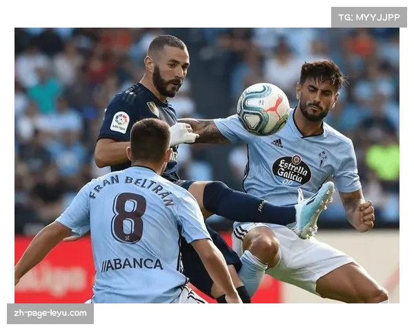 塞维利亚由守转攻时中场球员决策速度影响控场质量